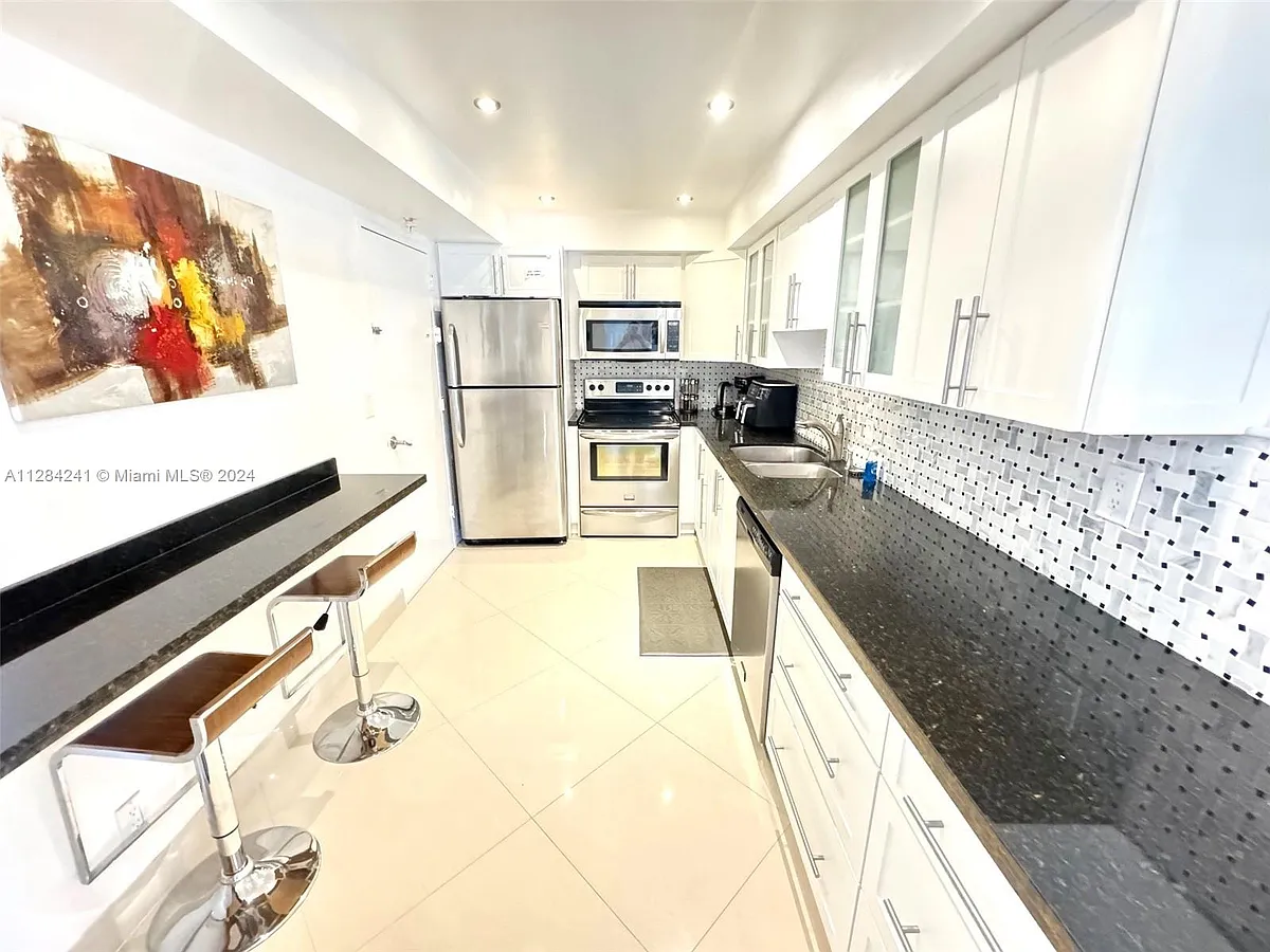Building Photo - 3901 S Ocean Dr #8E