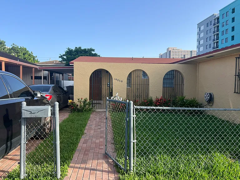 10850 SW 3rd St — Photo 3