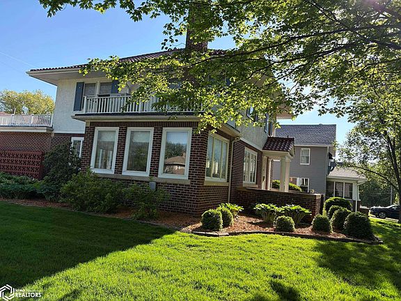 3rd image of 901 E Corning St
