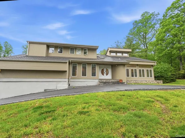 31 Sherwood Gate, Oyster Bay, NY 11771