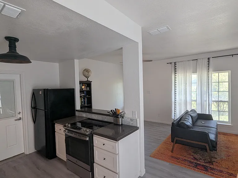116 Bellair Dr — Photo 5