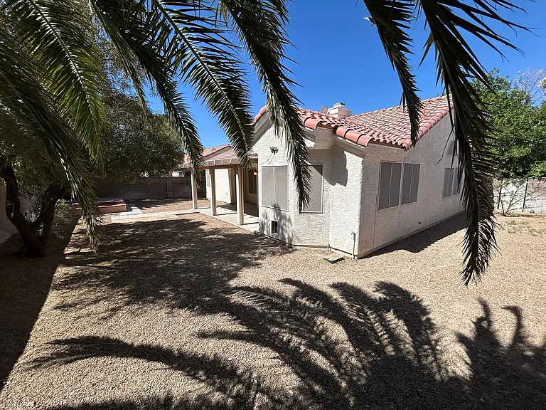 4552 Bradpoint Dr — Photo 43