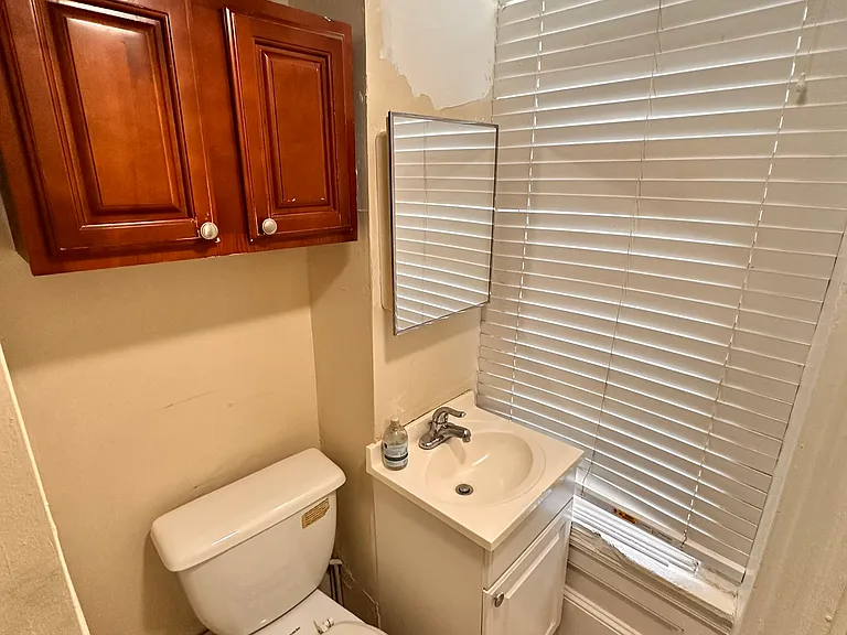 1920 Bainbridge St #1F — Photo 10