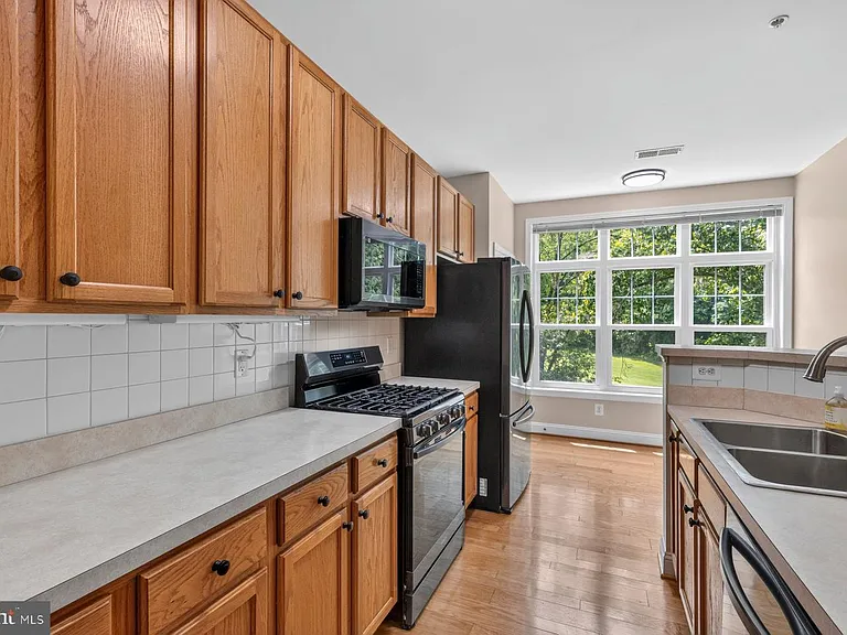 2111 Ganton Grn #208E — Photo 26