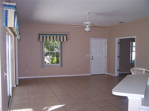 4th image of 1238 Red Oak Ln