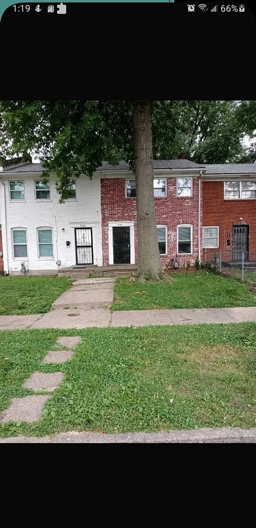Clean 3 bedroom townhouse/w basement — Photo 1