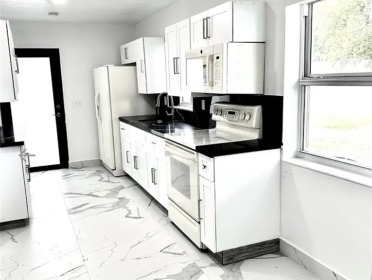 112 Memorial Dr — Photo 14