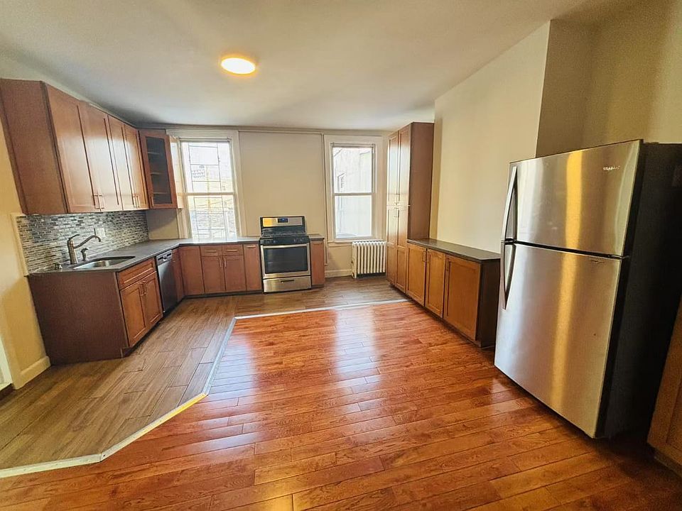 1st image of 47-31 Vernon Blvd #2