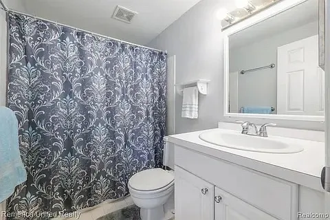 527 Longshore Dr #B — Photo 11