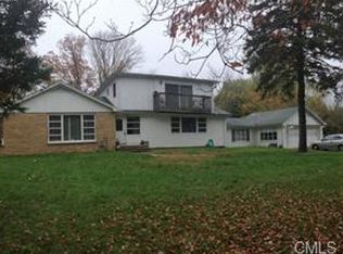 14 Mohawk Dr, Trumbull, CT 06611