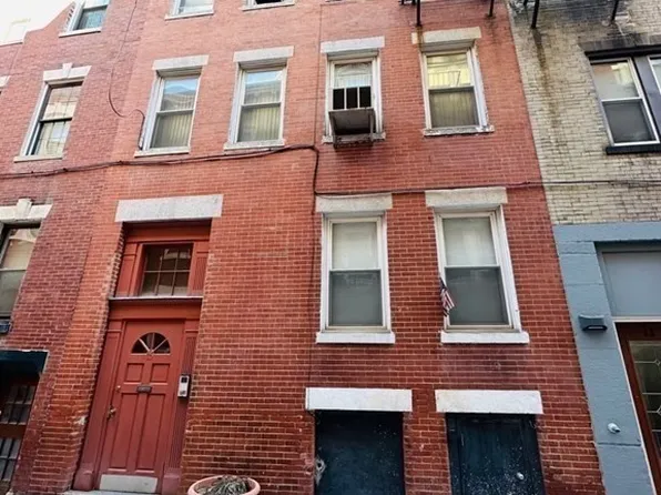 15 Cleveland Pl, Boston, MA 02113