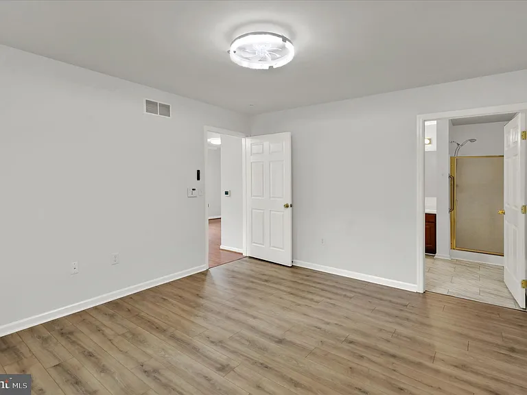 182 Christine Dr — Photo 15