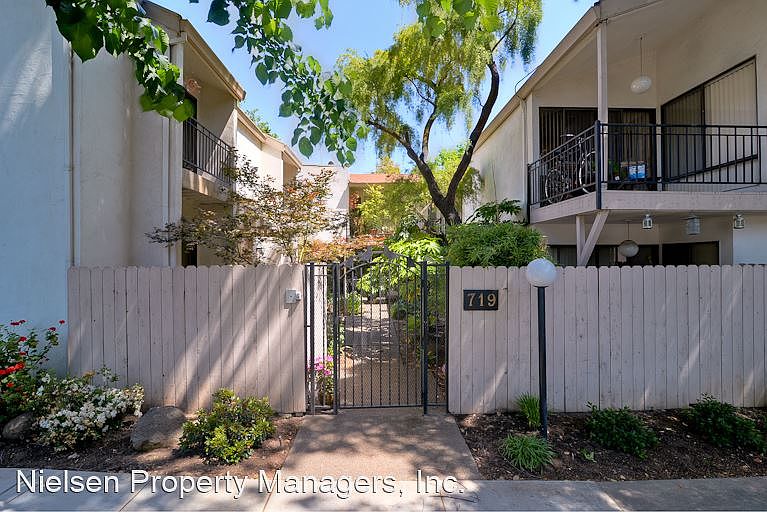 1st image of 719 27th St APT 2