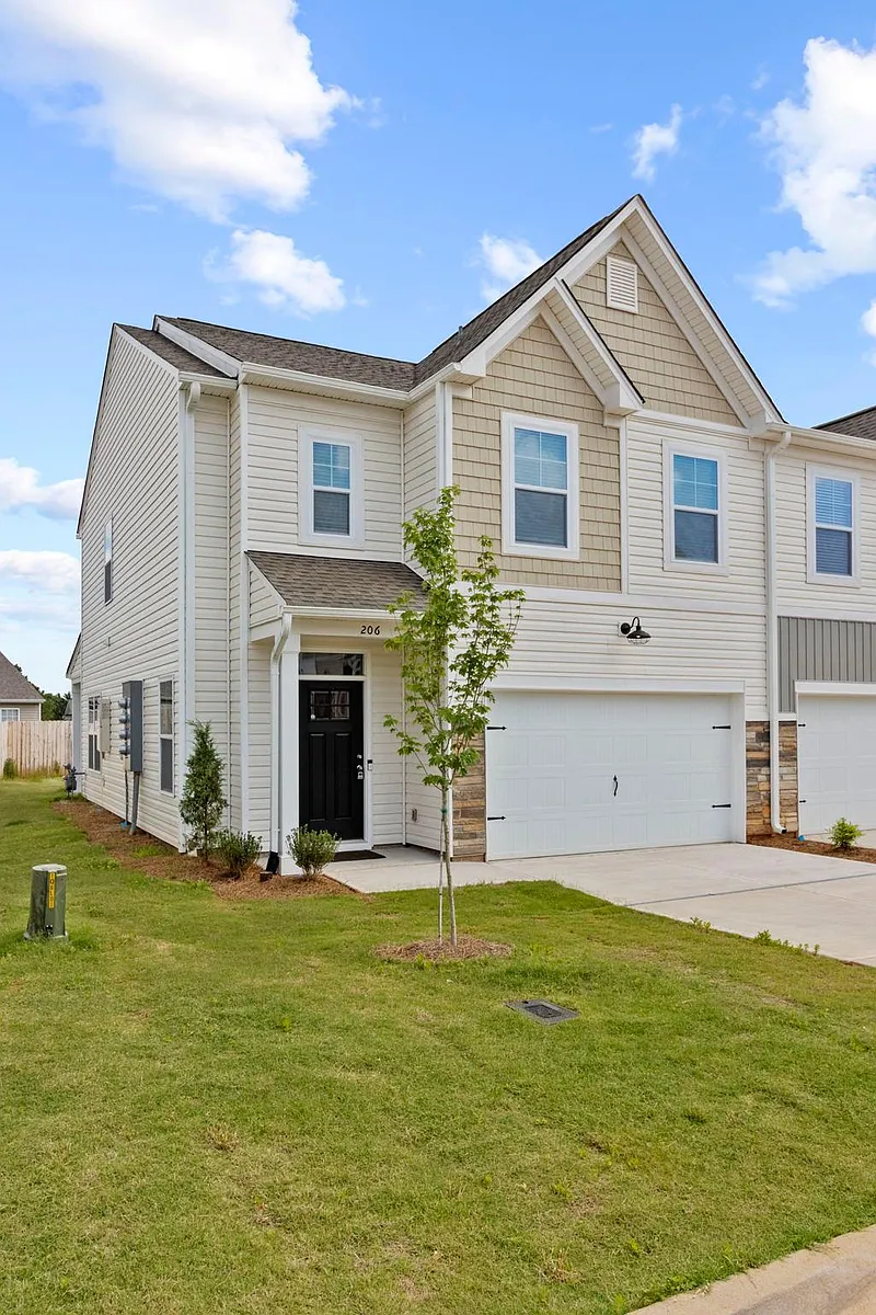 Building Photo - 206 Trail Branch Ct