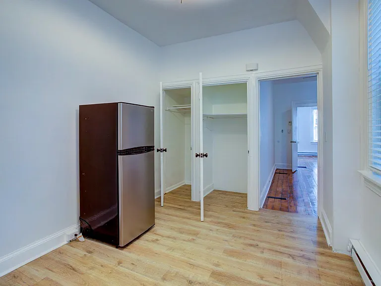 329 E Chestnut St #1 — Photo 13