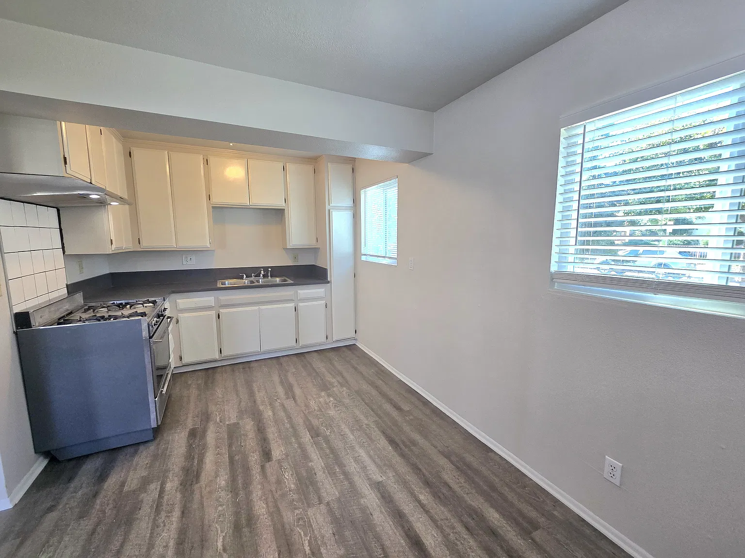 2 bed, 1000 sqft, $2,100 — Photo 4