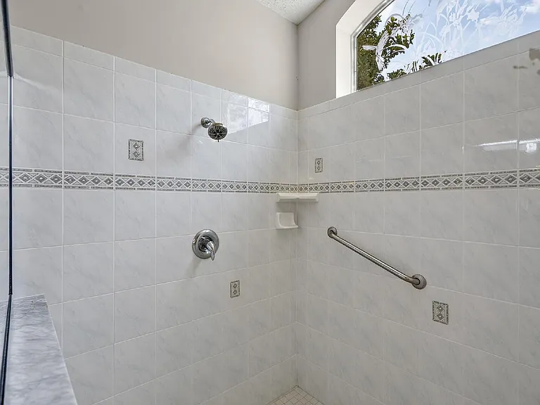 77 Folcroft Ln — Photo 40