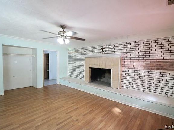 3rd image of 6191 Falkenbury Rd