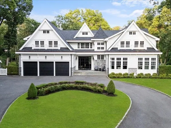 2052 Crest Road, Muttontown, NY 11791