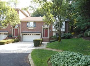 106 Dean Ridge Ct, Cranston, RI 02920