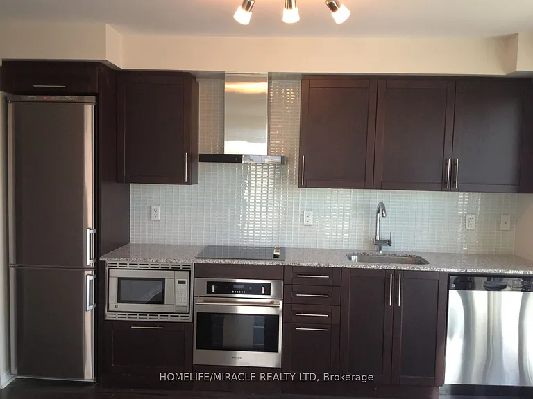 352 Front St W #709 — Photo 3
