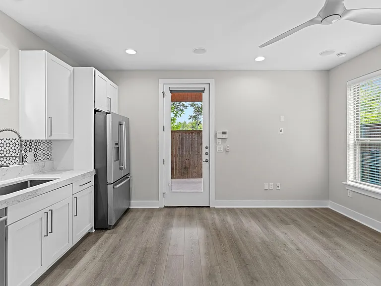 3010 E 18th 1/2 St #B — Photo 3