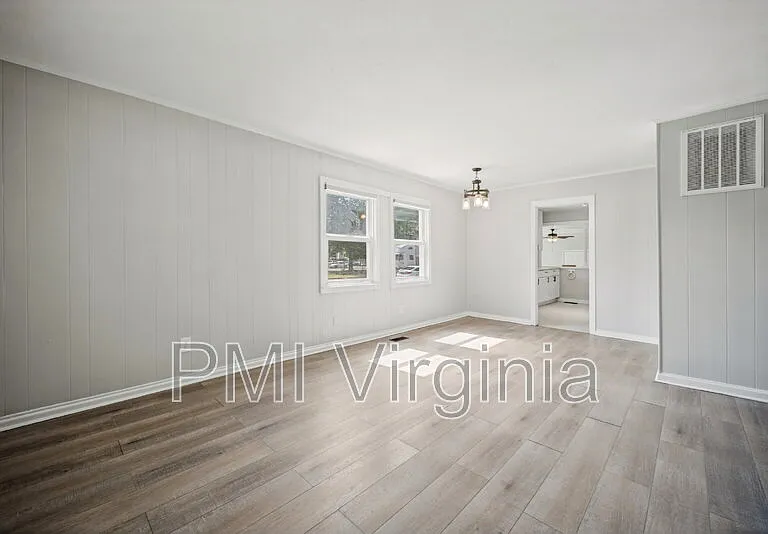 3310 Glasgow St — Photo 7