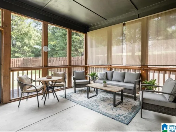 565 Fultonbrook Dr, Fultondale, AL 35068