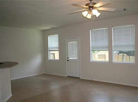 3rd image of 143 Gallery Cove Ct