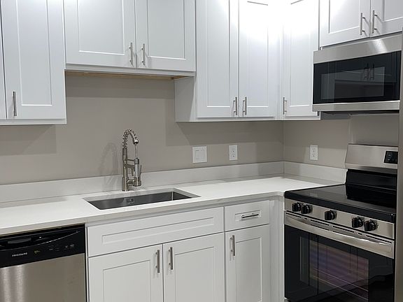 5th image of 1180 Hunt St NE #3