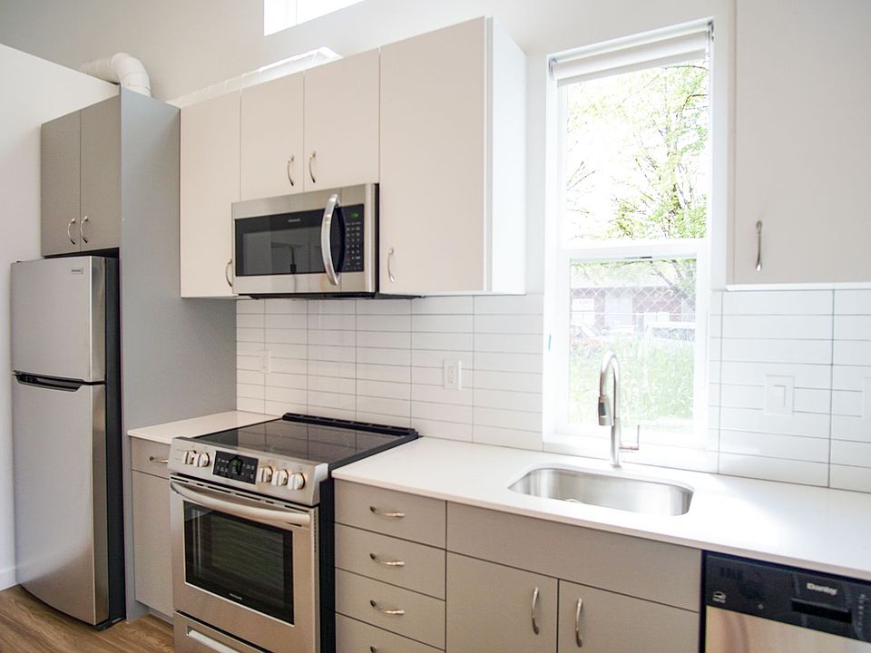 1st image of 2320 N Vancouver Ave #106