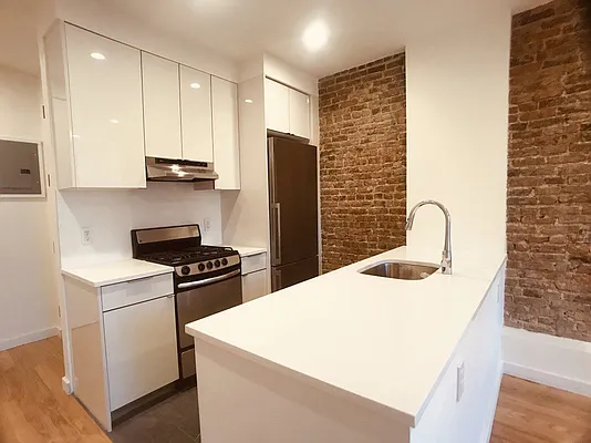 Rented by Bohemia Realty Group | media 19