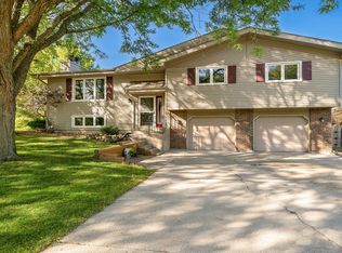 5410 Forest View Ave, Rockford, IL 61108