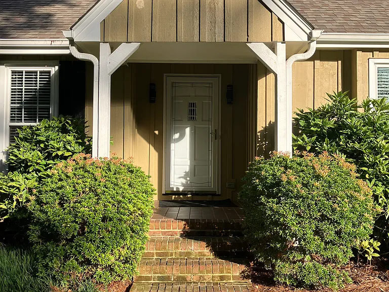 8709 Kenilworth Dr — Photo 4