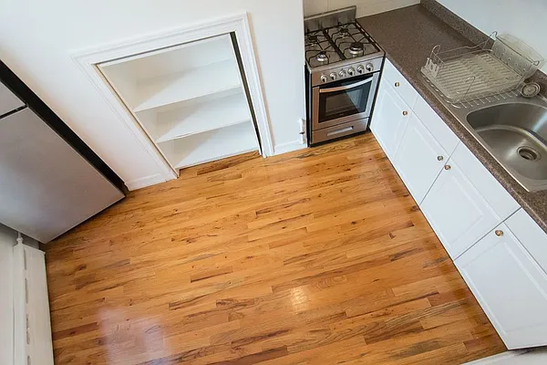 Rented by Greenpoint Properties | media 10