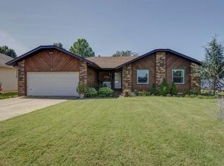 3438 W Camelot St, Springfield, MO 65807
