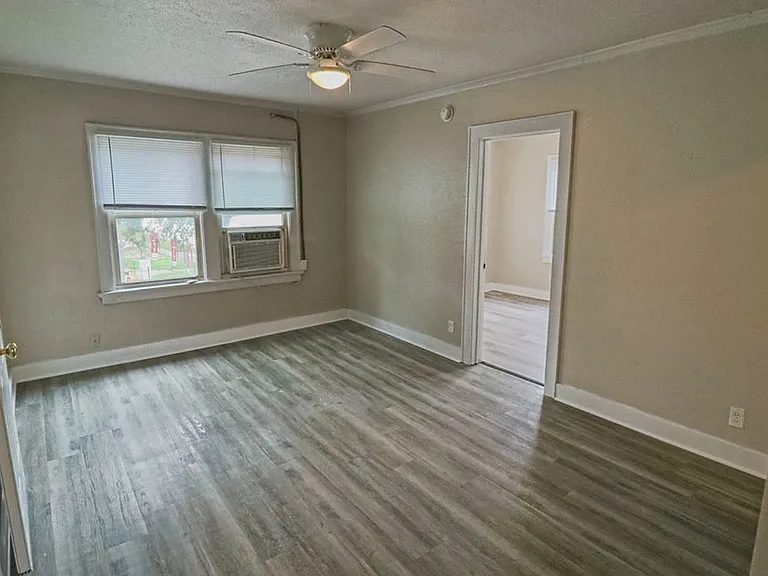 306 E Pine St — Photo 3