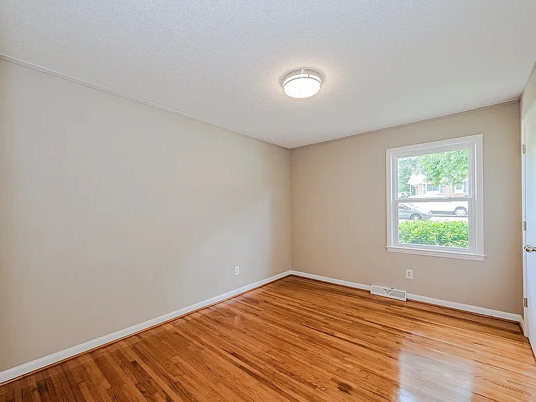 6814 Barrington Dr — Photo 15
