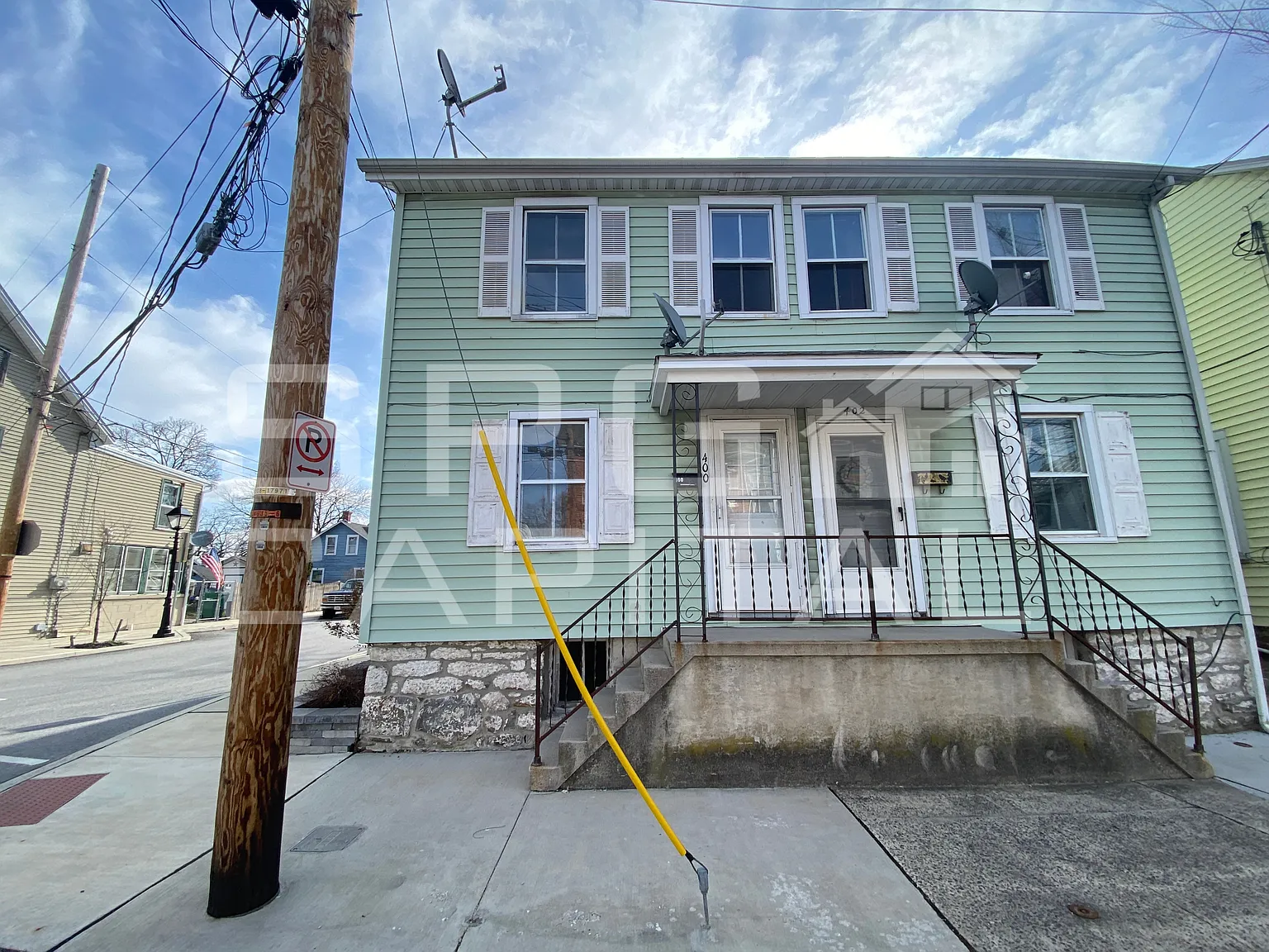 400 S Washington St photo 1
