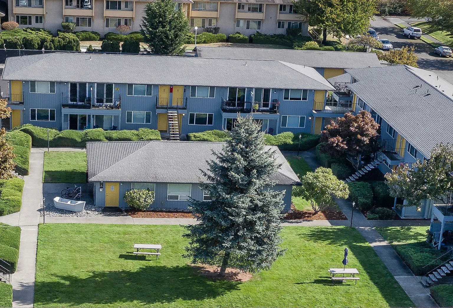 Pebble Bay Apartments — Photo 3