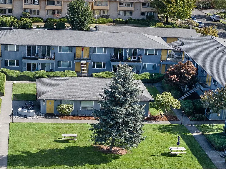 Pebble Bay Apartments — Photo 3