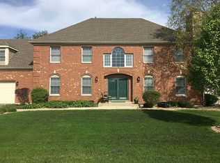 1751 Seward St, Roselle, IL 60172