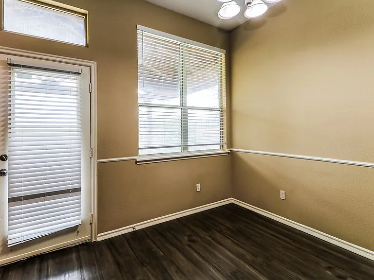 2200 SW 141st Pl — Photo 6