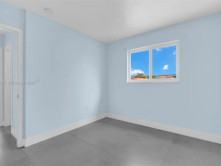 1250 SW 4th St #6 — Photo 10