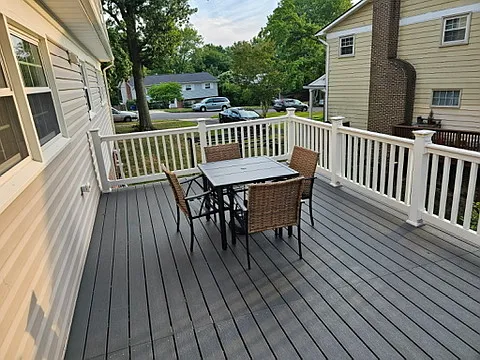 Large deck (access from dining area)