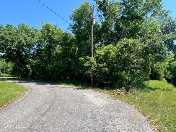 Mercier Ave, Pass Christian, MS 39571