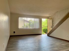 4910 SW 45th Ave