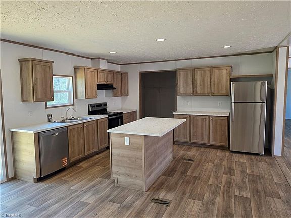 4th image of 182 Briar Creek Ests