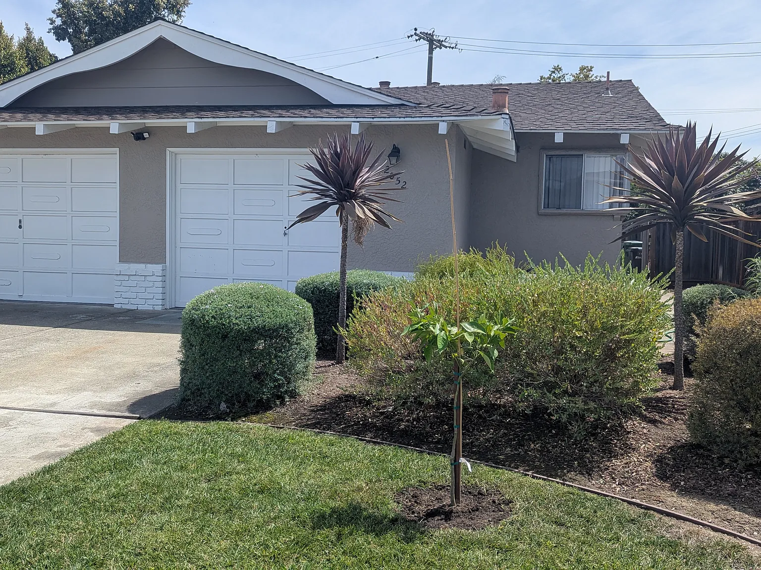 2052 Town And Country Ln — Photo 1