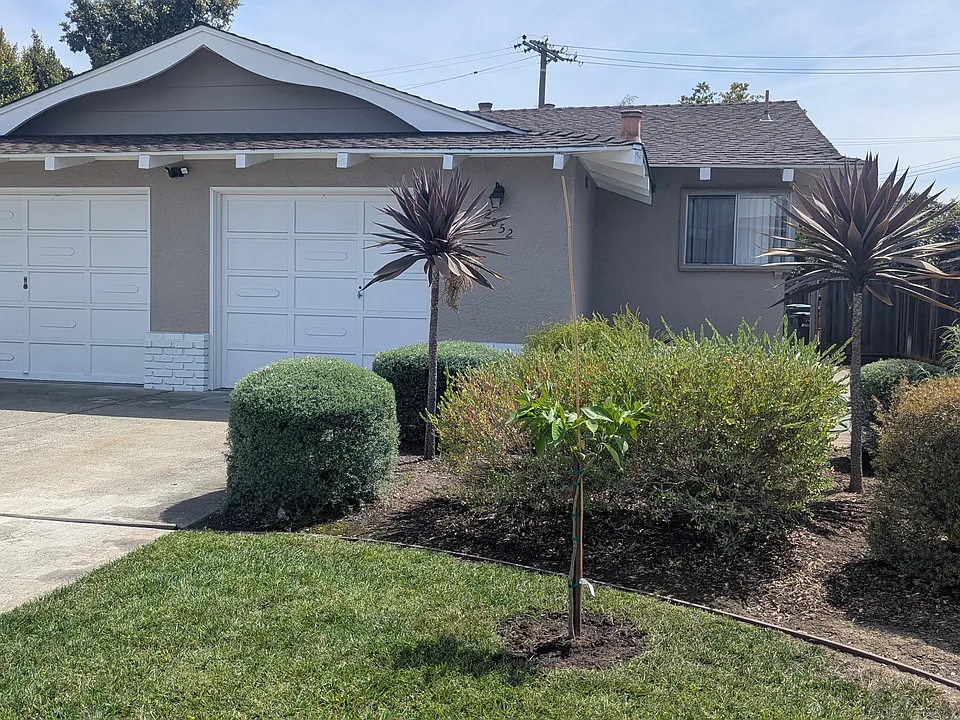 2052 Town And Country Ln